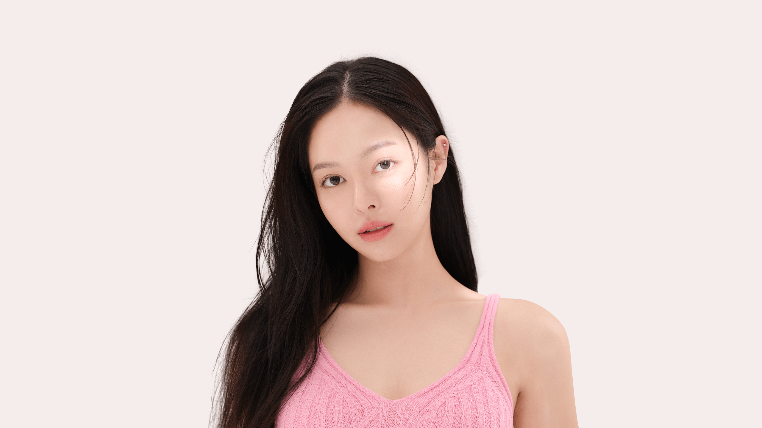 리프팅 - WJ 원진의 리프팅은 자연스럽게 시간을 되돌립니다. 개인별로 차이가 있는 피부 탄력도를 진단하고 파악하는 것은 리프팅 시술의 기본입니다. 수술한 것 같지 않은 얼굴 라인과 자연스러운 표정을 위해, WJ 원진은 개인 맞춤 수술법을 추천합니다.